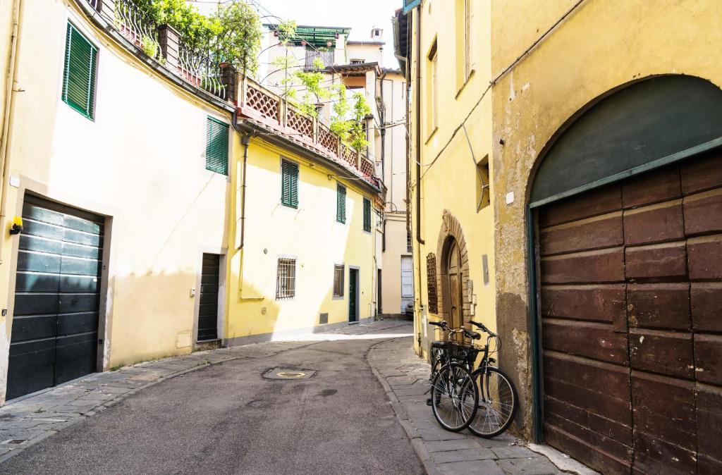 CozyBricks Lucca - City Center Apt - Feel Lucca - Live Local - Sleep Quiet - AC & WiFi – Lucca